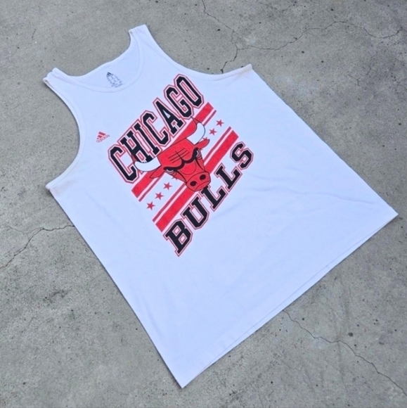 Chicago Bulls Tank Top Size XL All White Large Graphic print tee - Picture 1 of 3